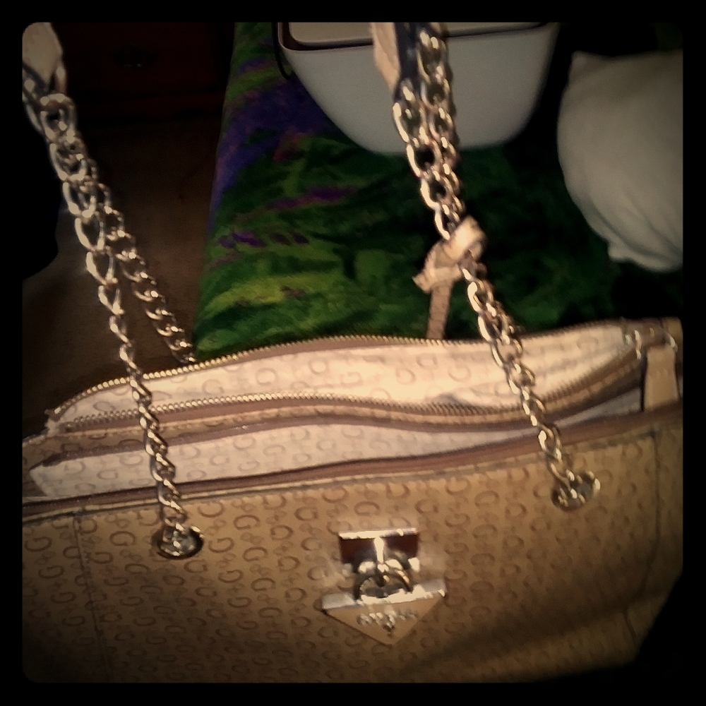 Medium guess purse
